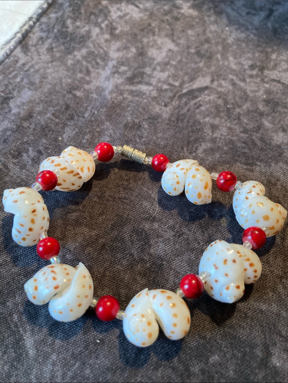 Red & Cream Seashell Bead Bracelet